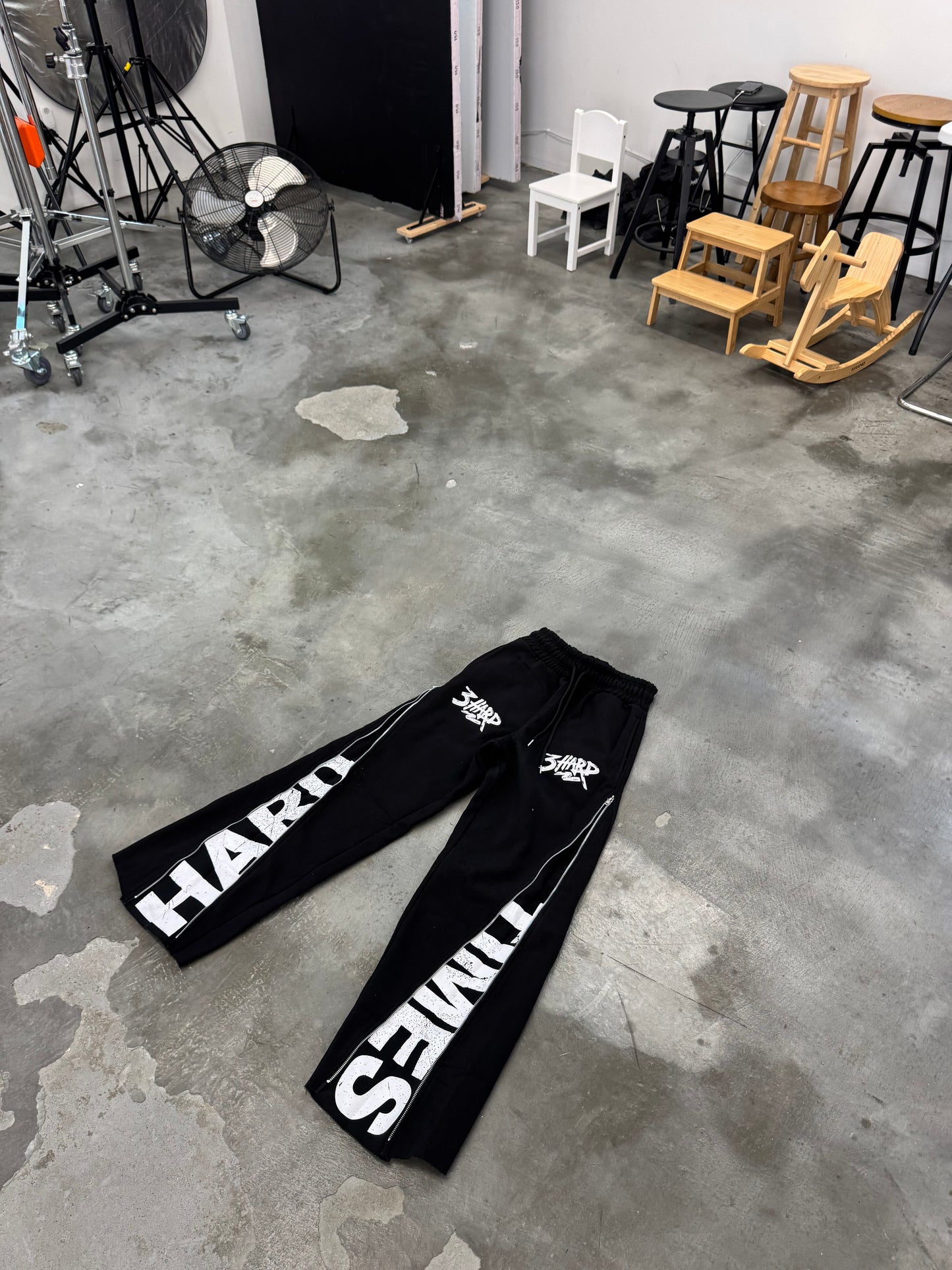 "HARD TIMES ZIP PANTS"